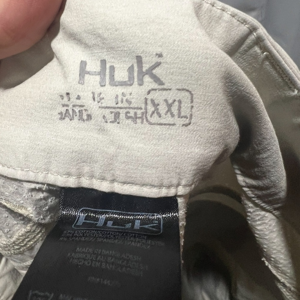 Huk Men's Light Tan Cargo Shorts - Picture 6 of 6